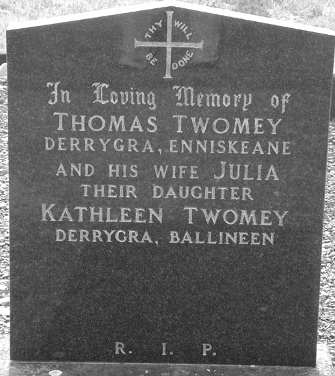 Twomey, Thomas, Julia and Kathleen, Derrygra, Enniskeane.jpg 185.8K